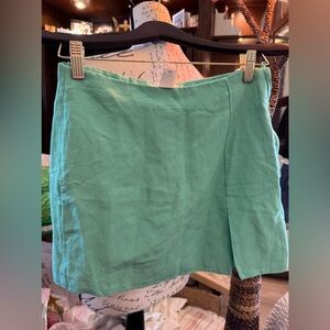 H&M nwot Adoreable skirt with side zipper and small slit! Size 2! #2